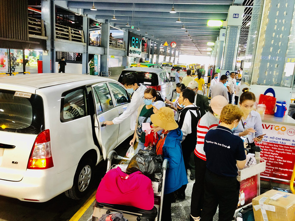 Airport Car Pick Up at Tan Son Nhat airport