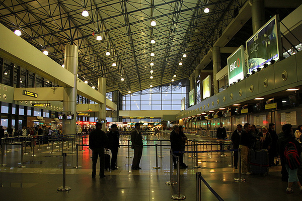 Immigration procedures at Noi Bai airport (Ha Noi)