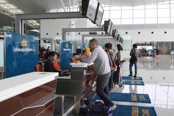 Immigration procedures at Noi Bai airport (Ha Noi)