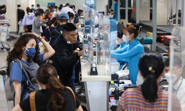 Arrival and Baggage Claim at Tan Son Nhat Airport