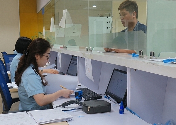 Exiting the Immigration Area and Post-Immigration Facilities at Tan Son Nhat Airport