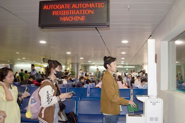 FAQ about immigration procedures at Tan Son Nhat airport (Ho Chi Minh)