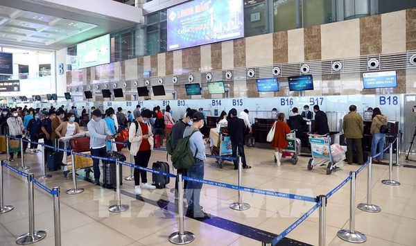 What is the purpose of the question immigration officer ask at Tan Son Nhat airport to passengers?