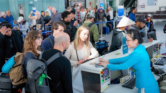 Remember to bring some cash when arriving at the airport (Source: Baothanhnien)