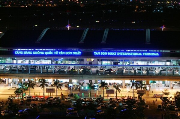 Tan Son Nhat International Airport immigration received large growth numbers, leading to many challenges for the management team