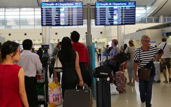 Preparing for Tan Son Nhat International Airport immigration