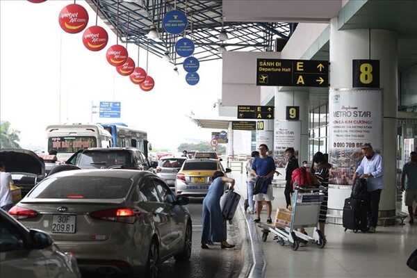 Airport car pick up at Noi Bai airport