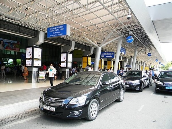 Choose a reliable airport car pick up at Noi Bai airport from Urgent Visa To Vietnam