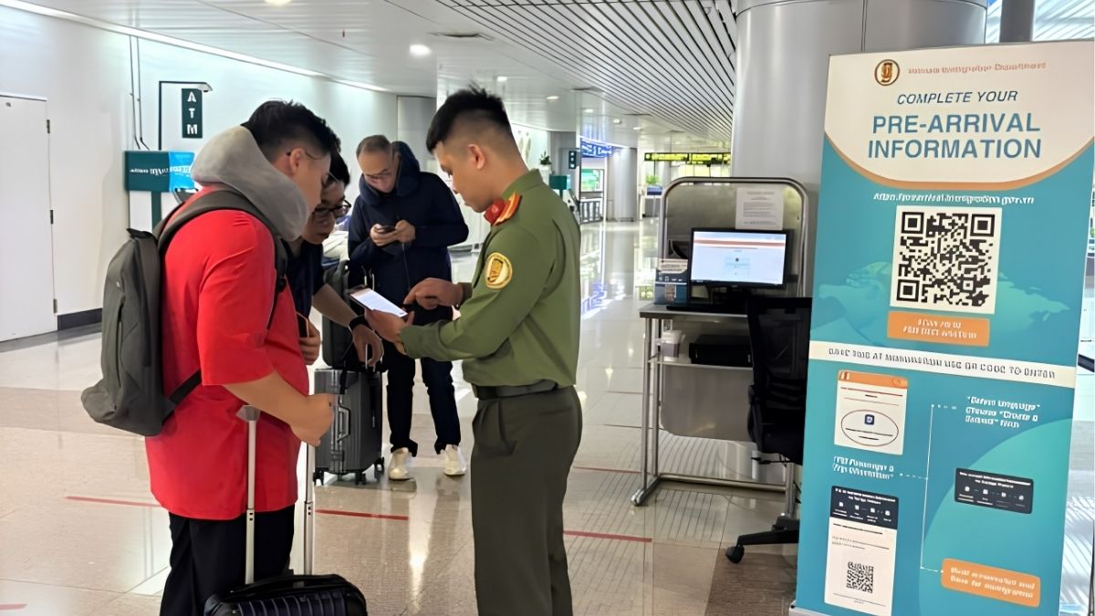 Vietnam PAI pre-arrival information QR code at airport (Source: Bo Cong An)