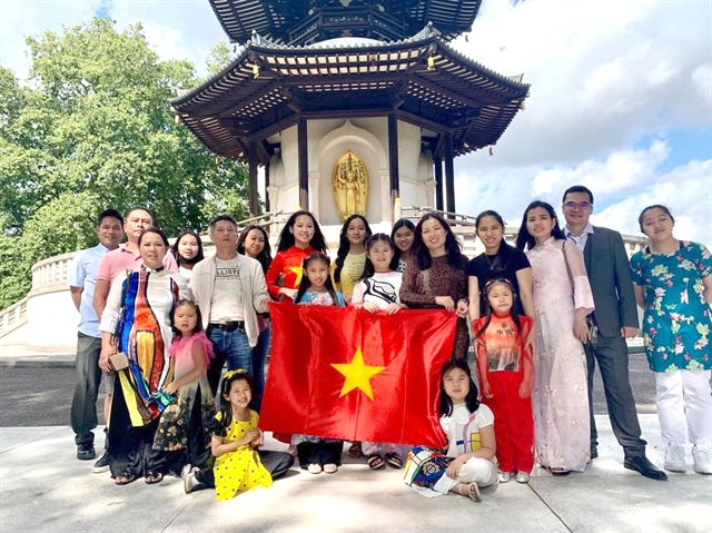 Vietnamese overseas and their family can get visa exemption certificate (Source: collected)