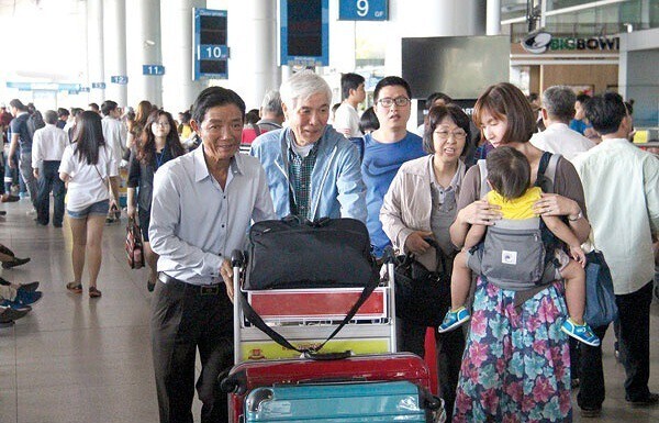 How to use e-Visa at Tan Son Nhat Airport - Step 4: Collect Your Luggage and Begin Your Vietnam Adventure