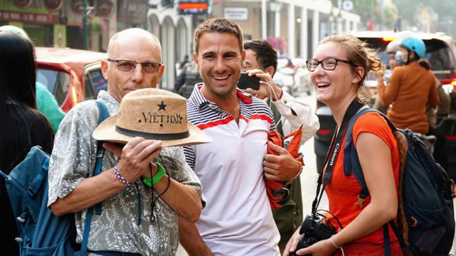 Tourists having memorable moments in Vietnam (Source: collected)